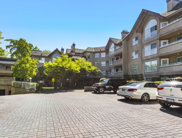 For Sale 310 7435 121A Street, Surrey, BC