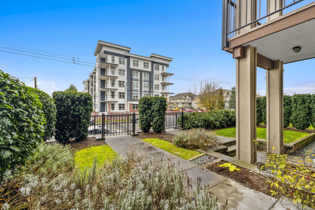 21-web-or-mls-Photo-21 (2)