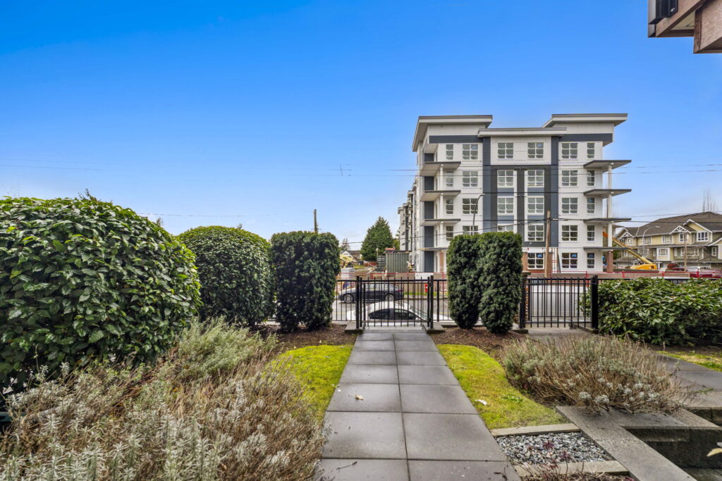 22-web-or-mls-Photo-22 (2)