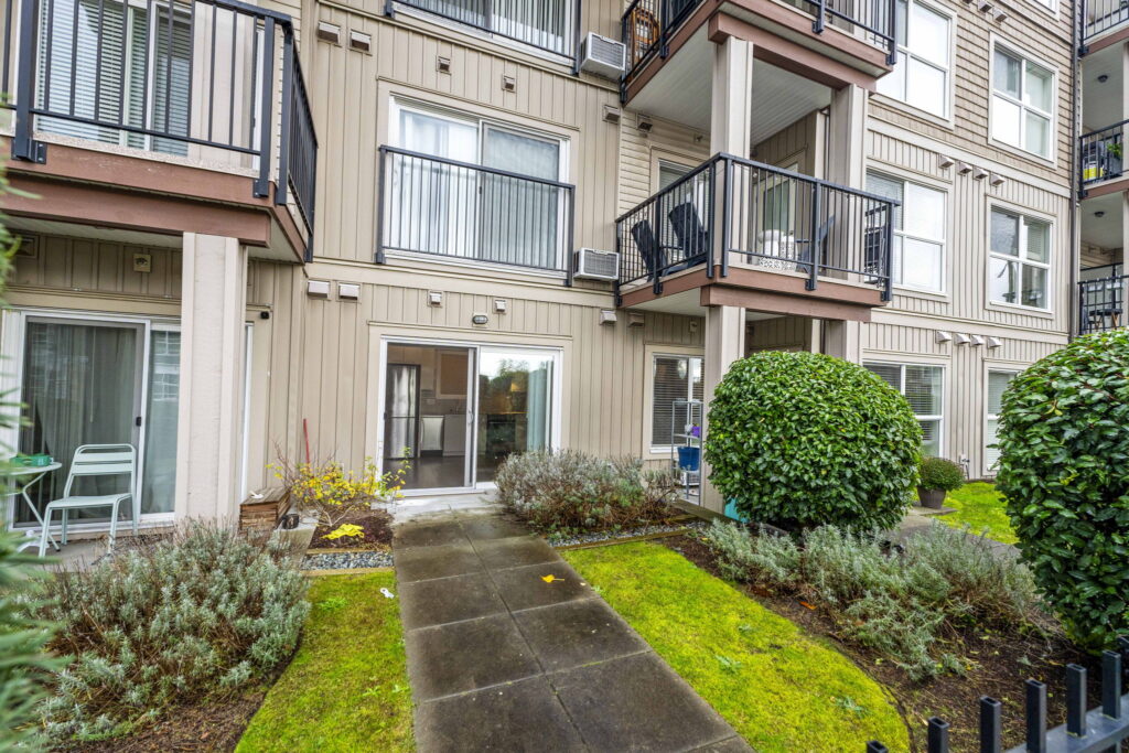 24-web-or-mls-Photo-24 (1)