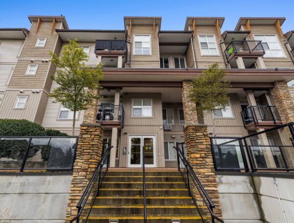 For Sale: 106 20175 53 Avenue, Langley