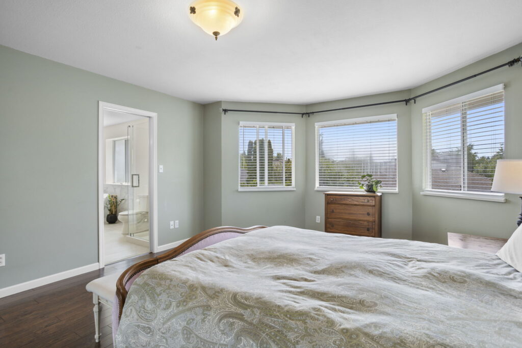 28-web-or-mls-Photo-28 (2)