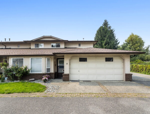 For Sale: 8 46191 Cessna Drive, Chilliwack, BC