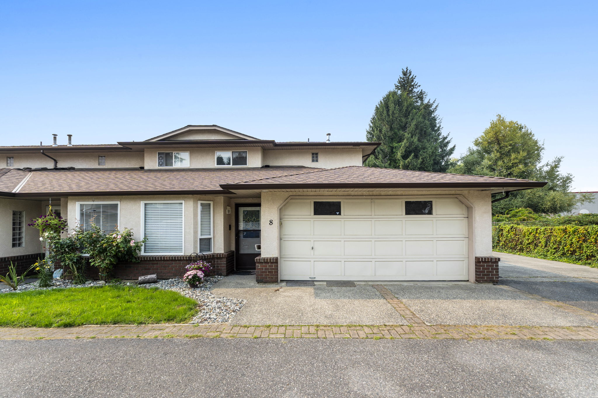 For Sale: 8 46191 Cessna Drive, Chilliwack, BC