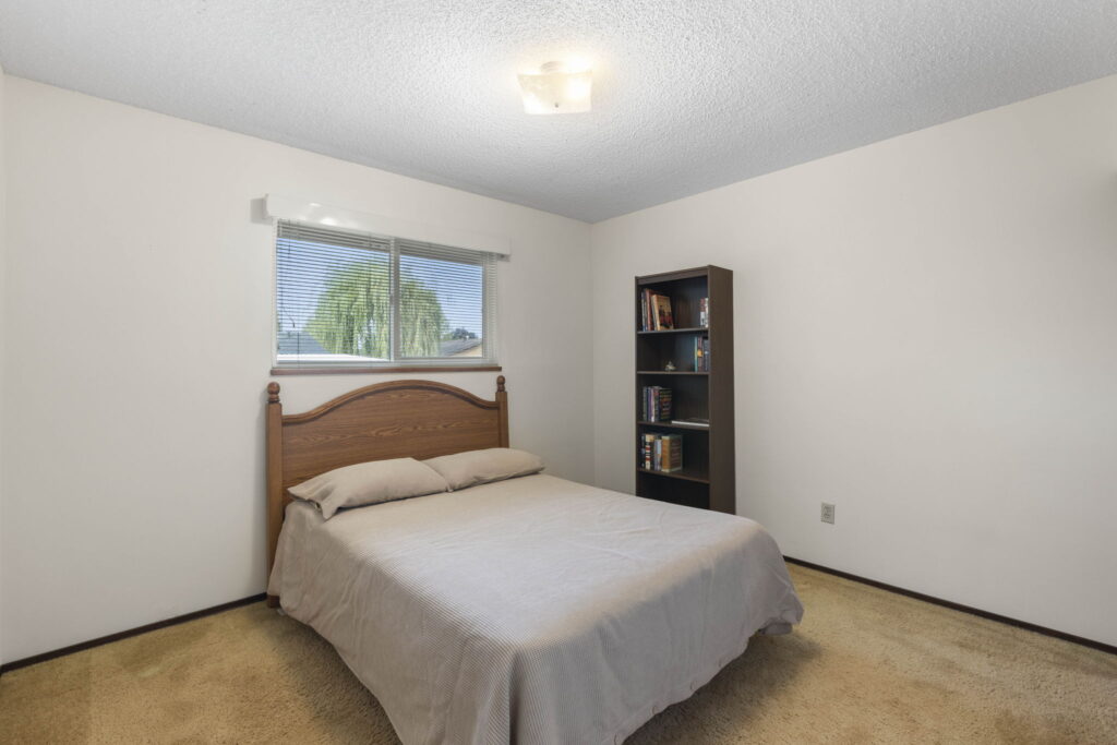 25-web-or-mls-Photo-25 (1)