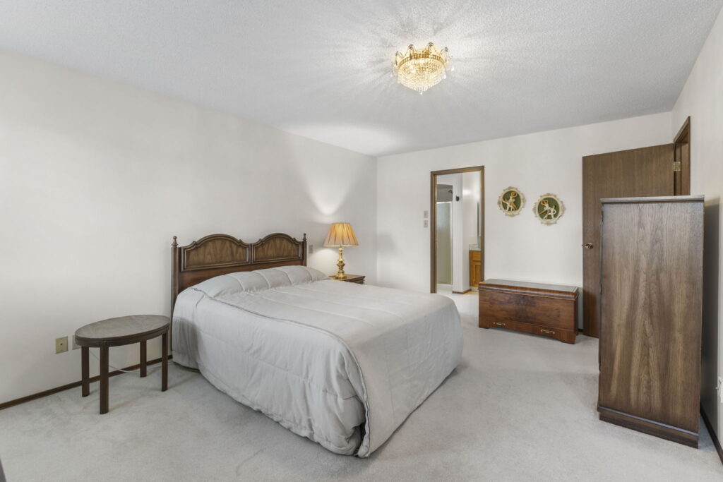 32-web-or-mls-Photo-32 (2)