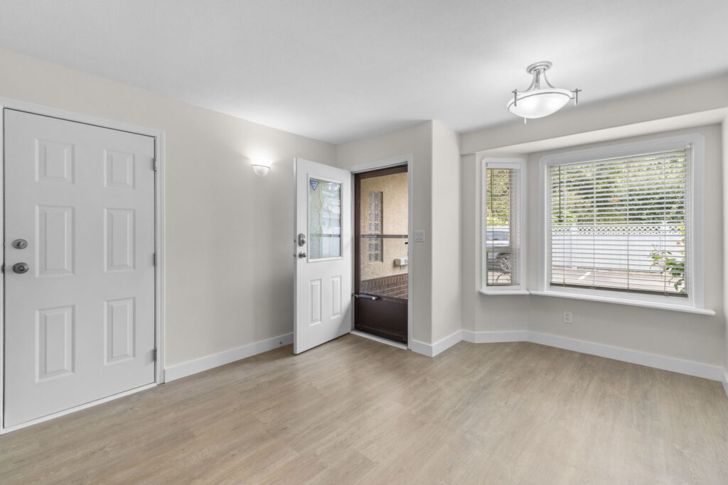 7-web-or-mls-Photo-7 (1)