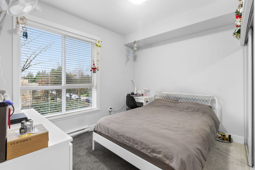 23-web-or-mls-Photo-23 (1)