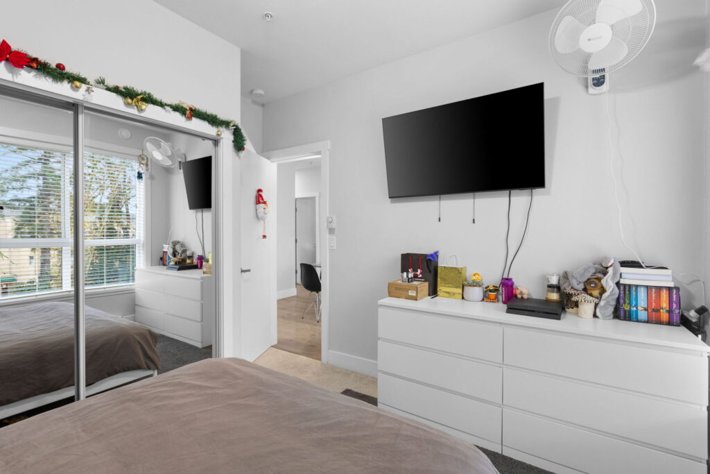 24-web-or-mls-Photo-24 (1)