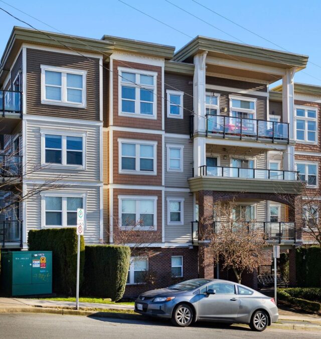 For Sale: 206 11580 223 Street, Maple Ridge, BC