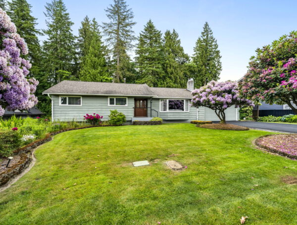 For Sale: 927 Selkirk Crescent, Coquitlam BC