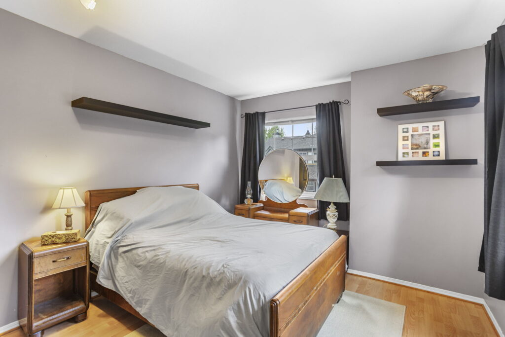 17-web-or-mls-Photo-17 (7)